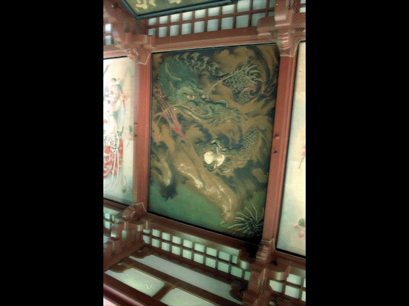 Un drago dipinto sul soffitto del Tempio