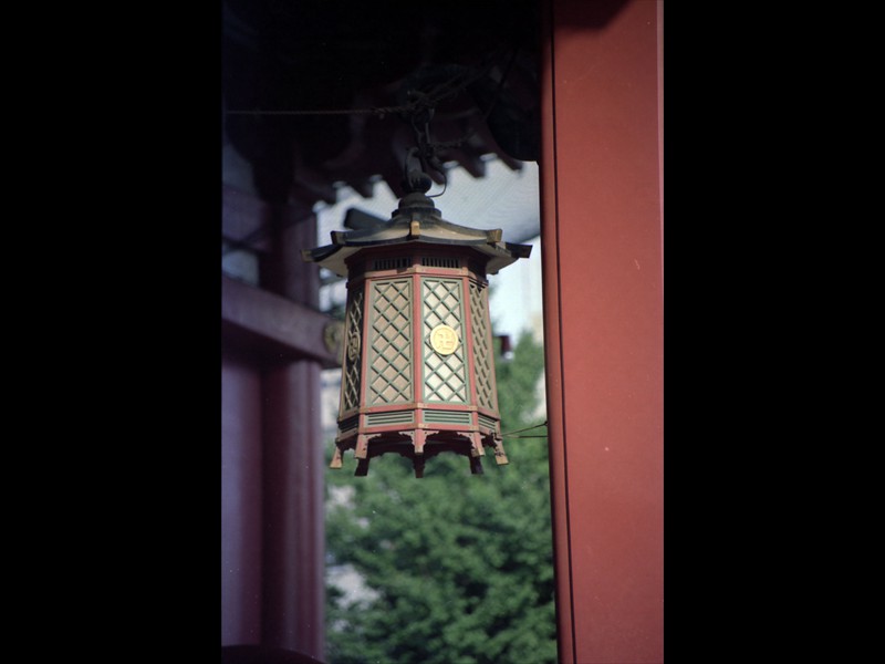Una lanterna con il simbolo della nascita