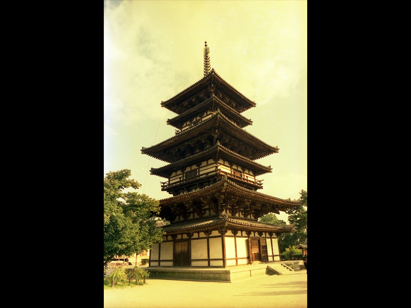 Pagoda a tre piani nel tempio Yakushiji
