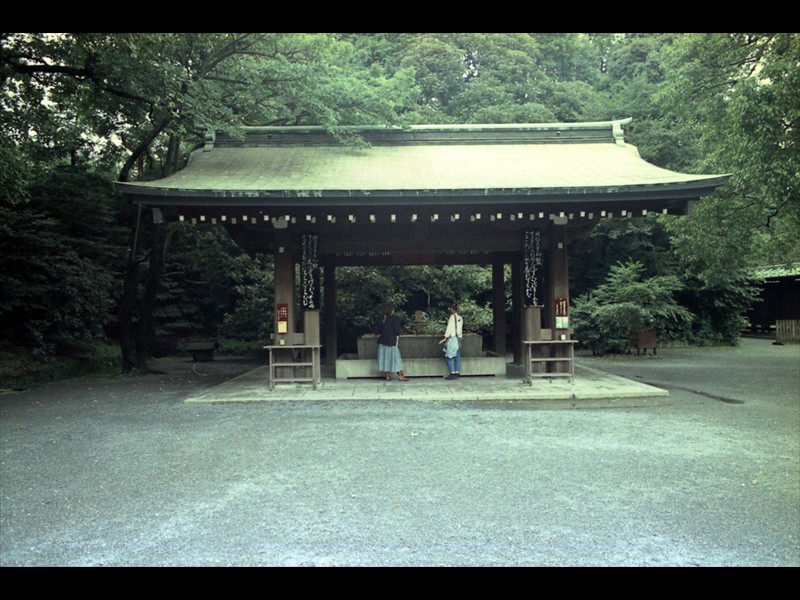 Tempietto della purificazione all'ingresso del tempio Otori. Prima di accedere ai templi Shintoisti ci si purifica con acqua o fumo