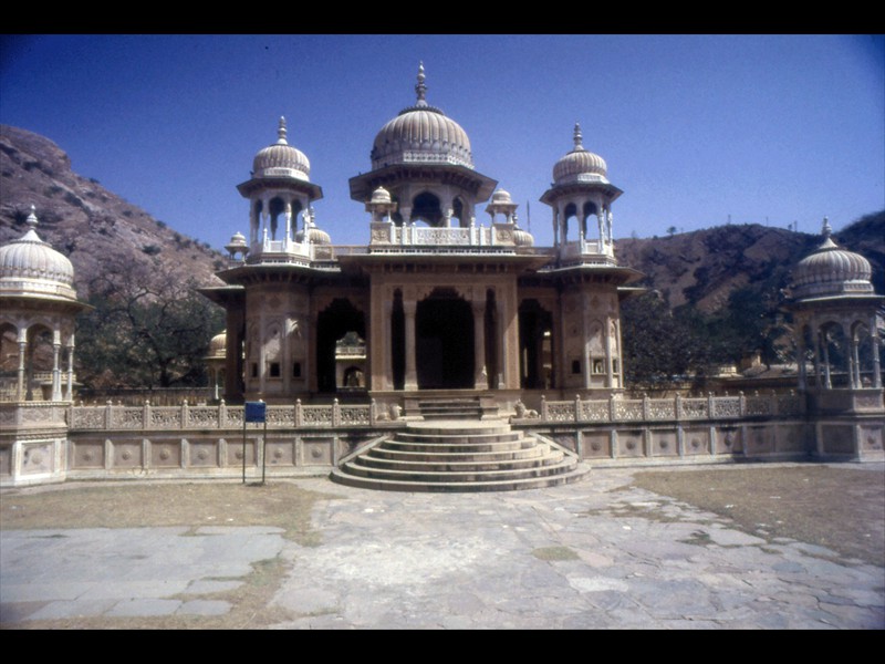 Dal 18° secolo i corpi dei Maharaja di Jaipur vengono cremati nel Gaitor 