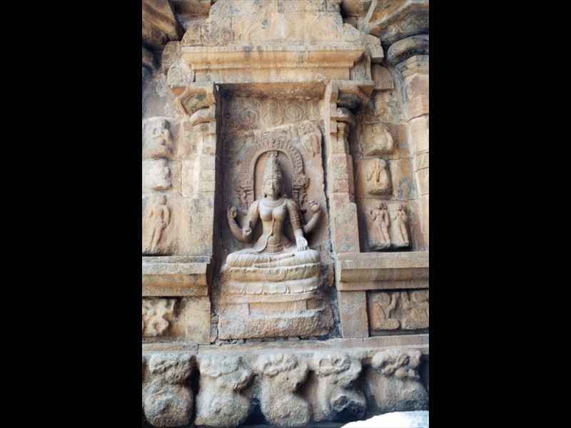 064-india004-brihadisvara-temple--Thanjavur
