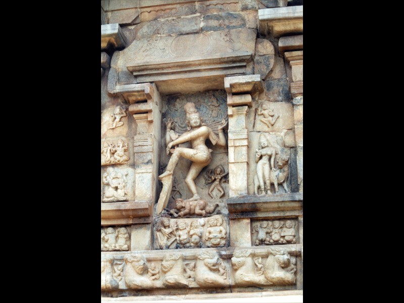 064-india013-brihadisvara-temple--Thanjavur