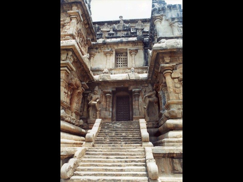 064-india016-brihadisvara-temple--Thanjavur