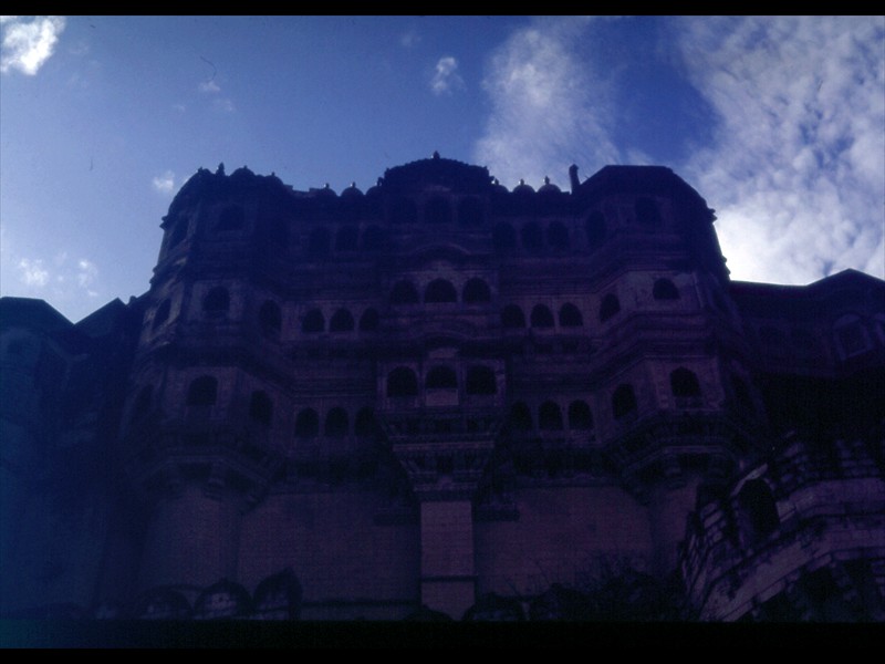 Fortezza Mehrangarh con mura e torri cilindriche