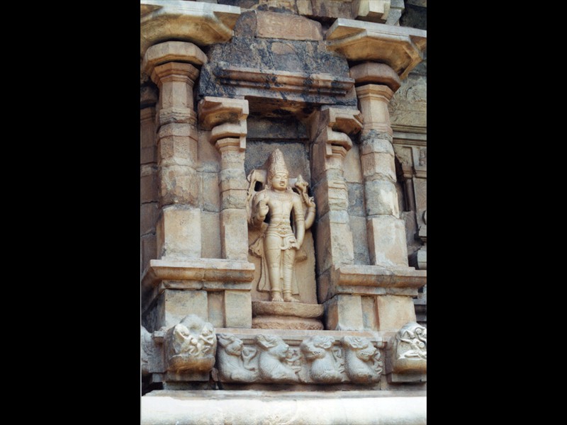 064-india012-brihadisvara-temple--Thanjavur